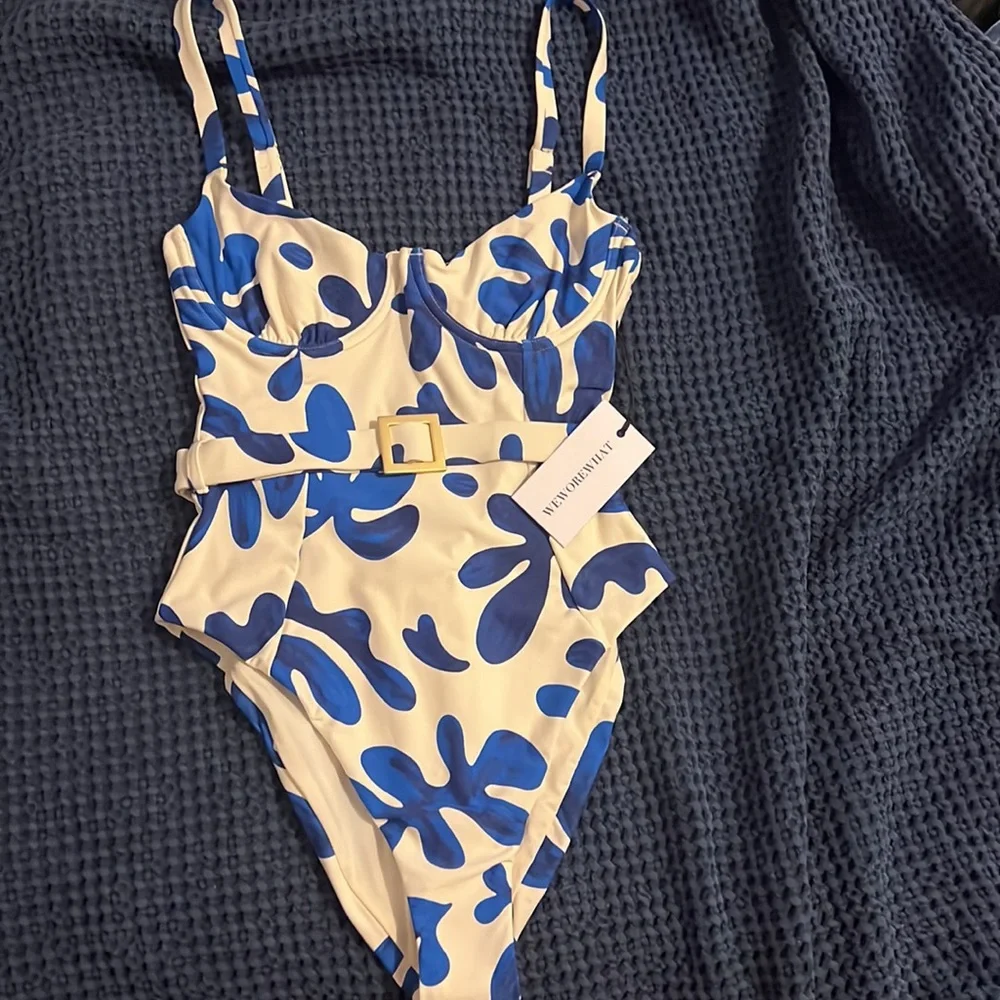 DANIELLE ONE PIECE ❤️ - Picture 3 of 5